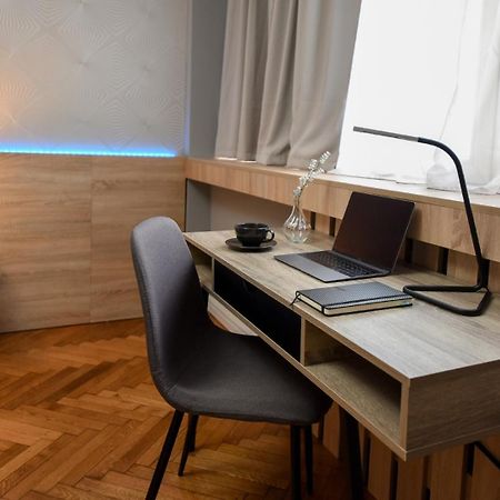 City Center Getaway - Cozy Accommodation For Your Perfect Stay ブカレスト エクステリア 写真