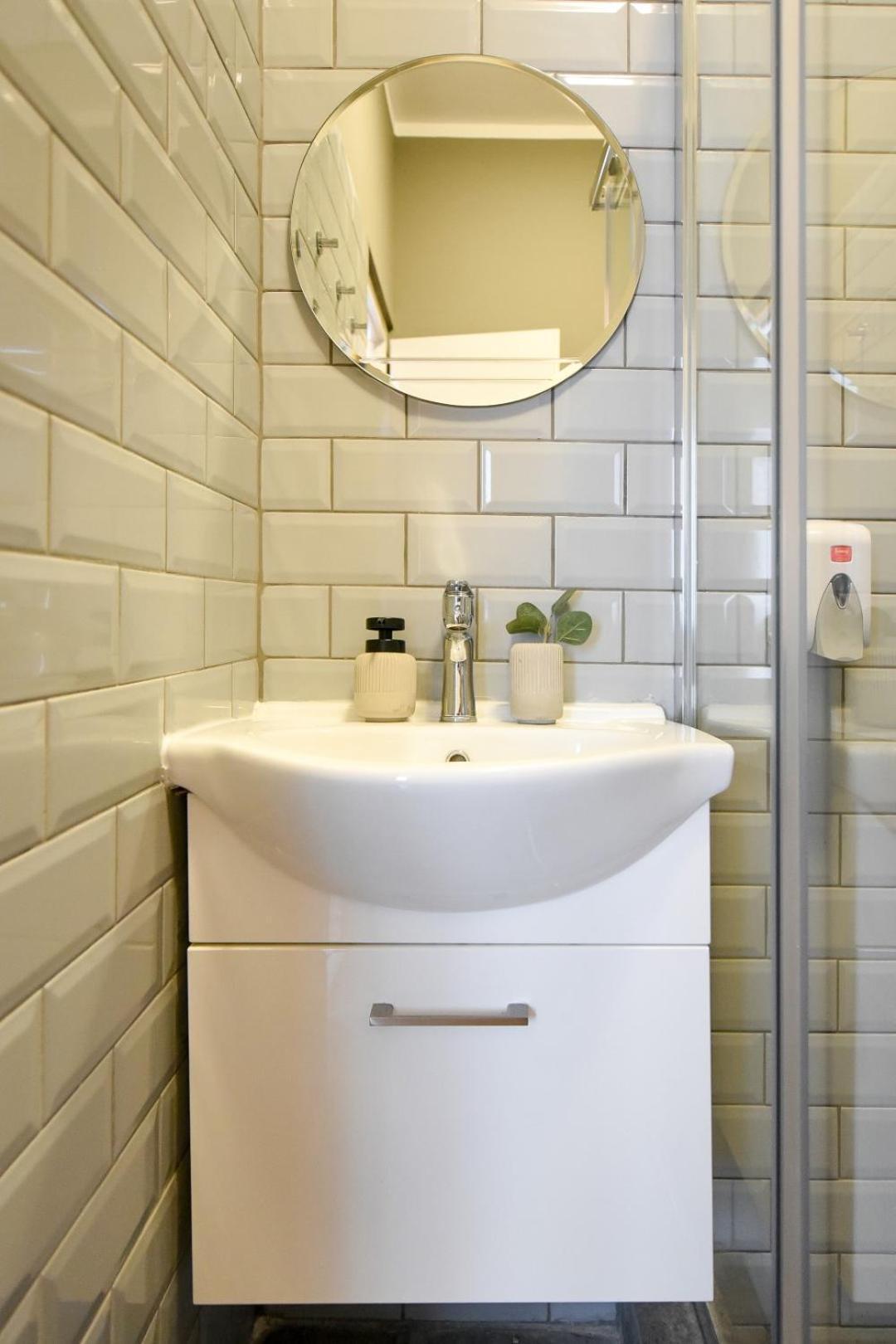 City Center Getaway - Cozy Accommodation For Your Perfect Stay ブカレスト 部屋 写真